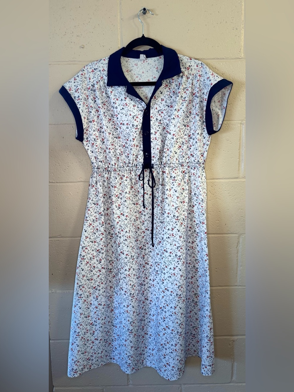 Vintage Union-Made White Floral Midi Dress with Navy Trim in XL D55